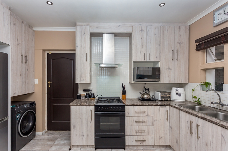 3 Bedroom Property for Sale in Bonnie Brae Western Cape